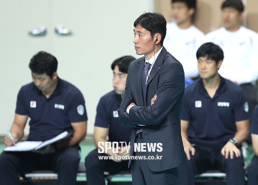 신진식 삼성화재 감독 "클래식 매치? 홈 첫 승만 생각"