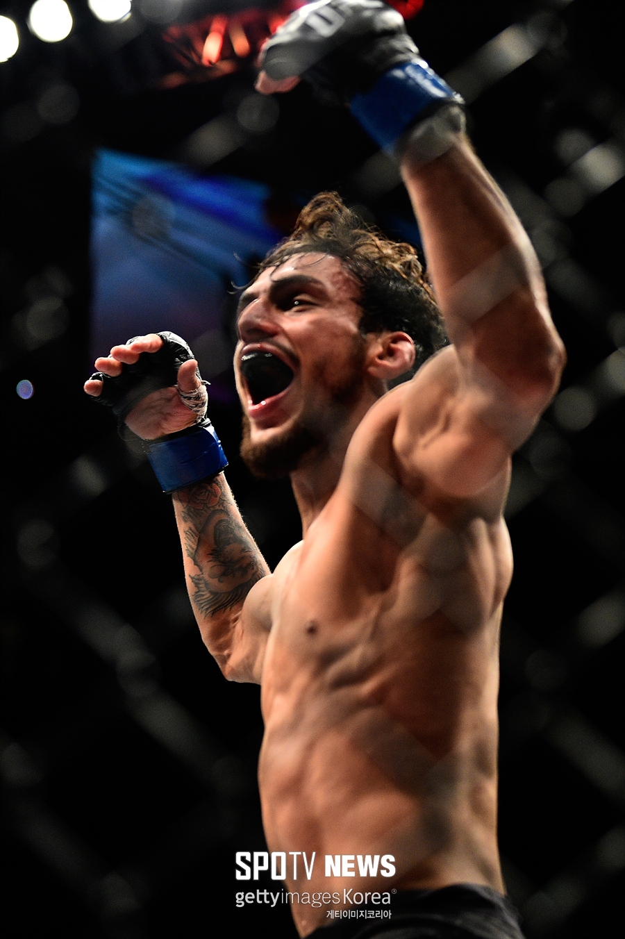 [UFC 경기 영상] 김동현처럼 백스핀엘보 '퍽'…한 방에 KO