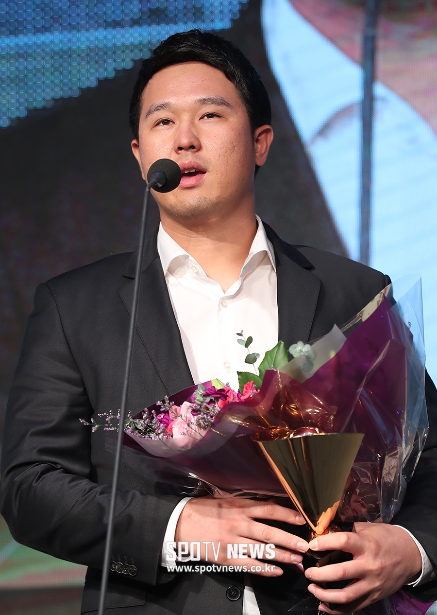 [포토S] 홈런상과 장타율상 수상한 SK 최정