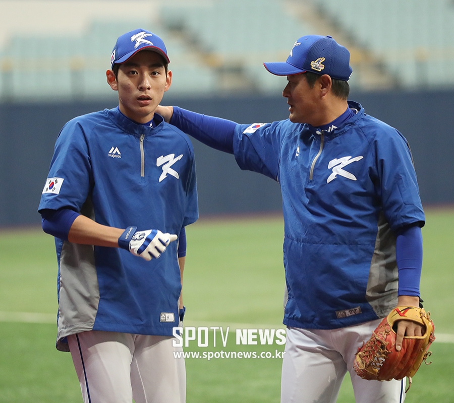 [포토S] 이종범 코치, '정후야 신인왕 축하해'