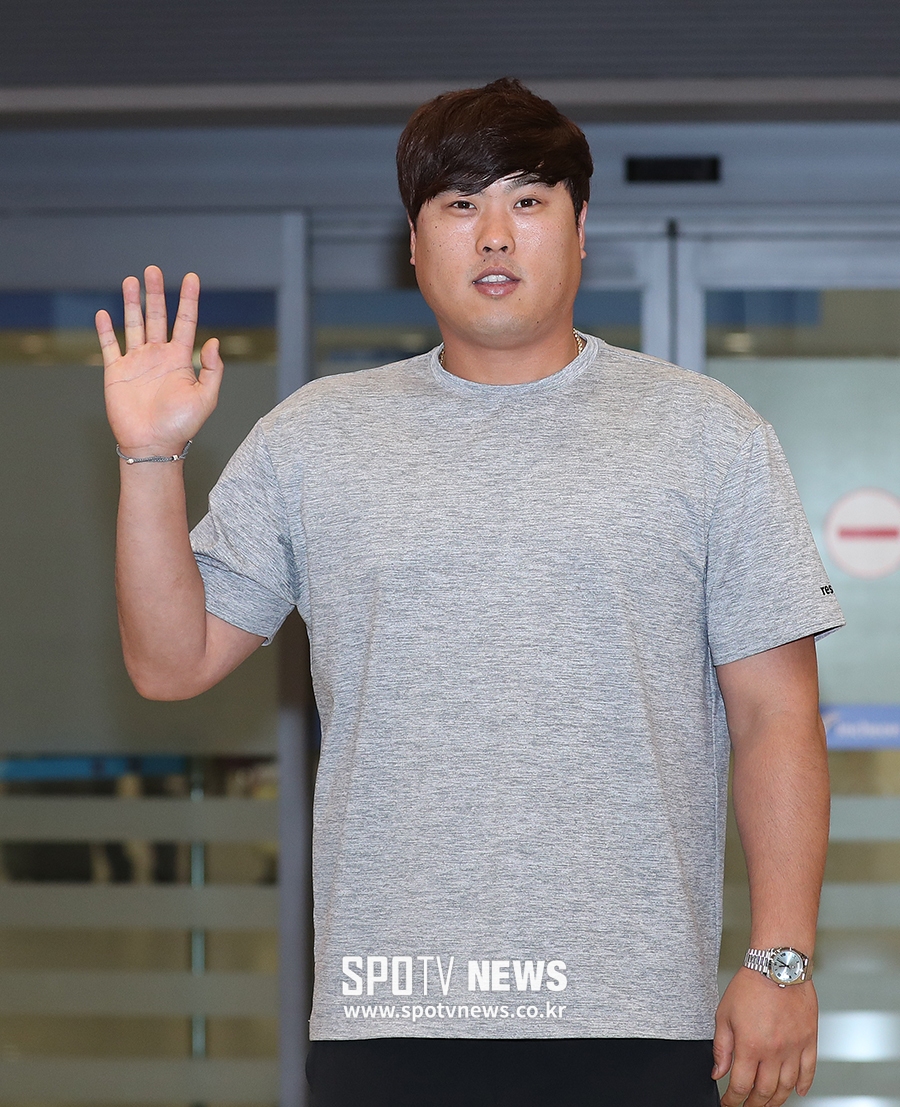 [포토S] 귀국 인사하는 류현진