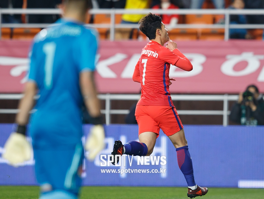 [포토S] 손흥민 비난 잠재우는 첫 득점