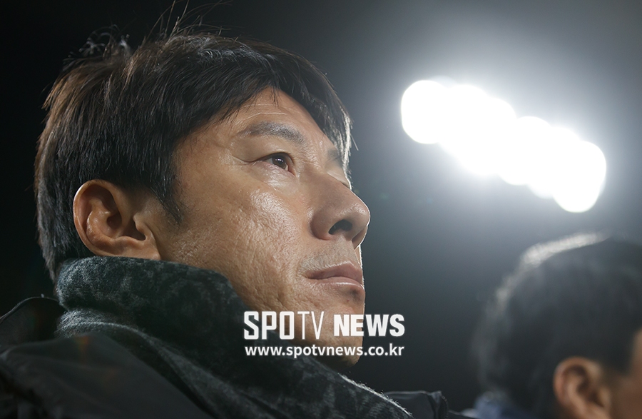 [포토S] 신태용 감독, '포커페이스'