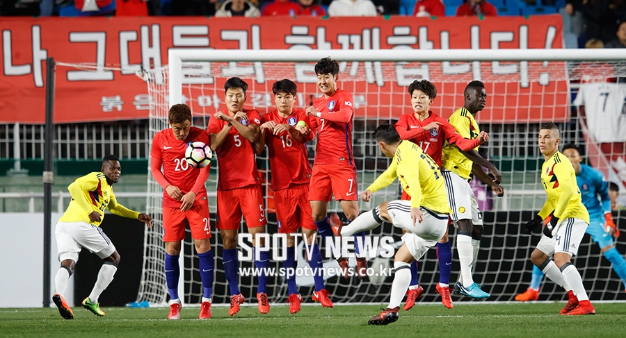 [포토S] '몸을 던져 막아라'