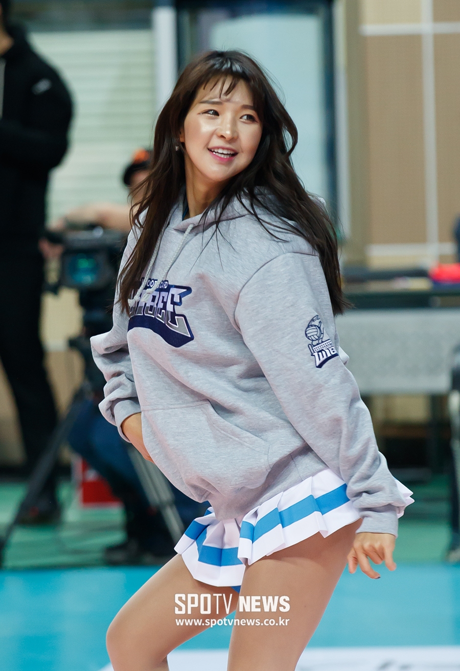 [포토S] 우리카드 치어리더, 상큼한 미소