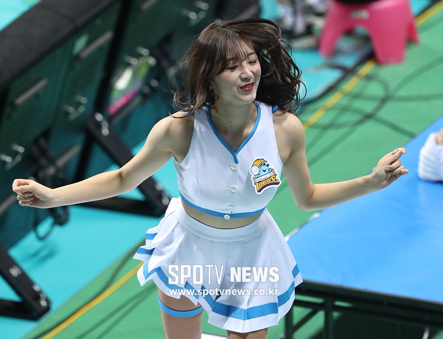 [포토S] 치어리더 안지현, 셰이크 셰이크 댄스