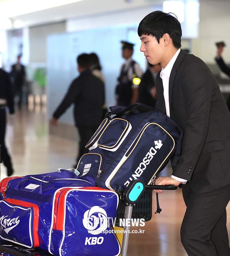 [포토S] 김성욱, 떨리는 마음으로 도쿄 입성