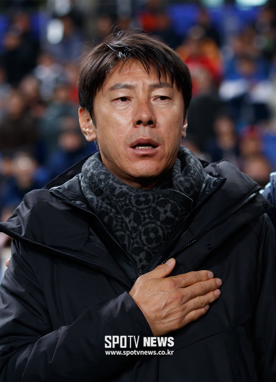 [포토S] 신태용 감독, 경건한 애국가 봉창