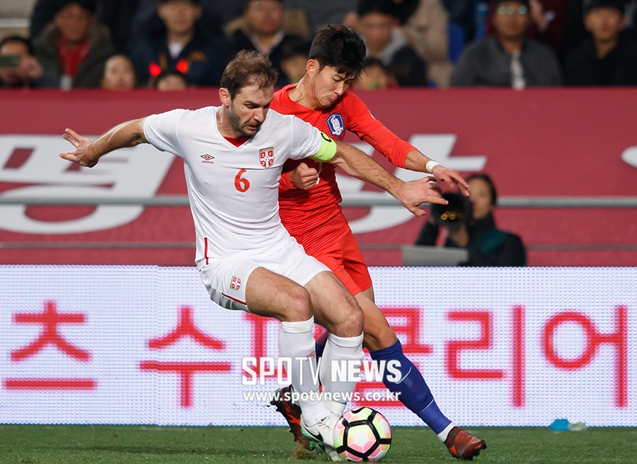 [포토S] 손흥민 막아서는 이바노비치