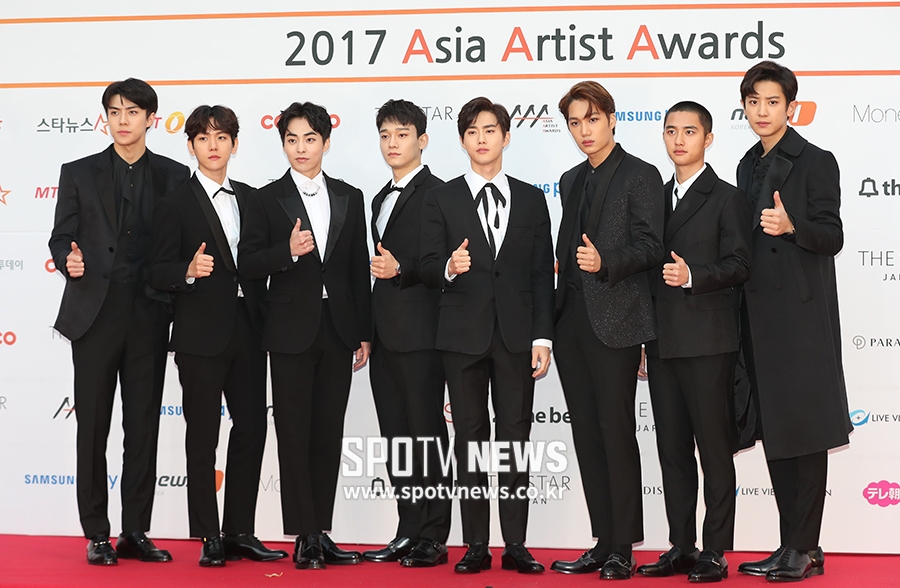 [2017 AAA] 엑소, 가수부문 대상 영예…"'엑소엘' 덕분이다"
