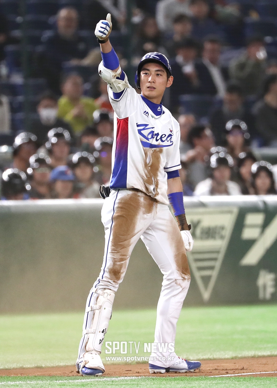 [포토S] 이정후, 선취 적시타 날린 바람의 손자!