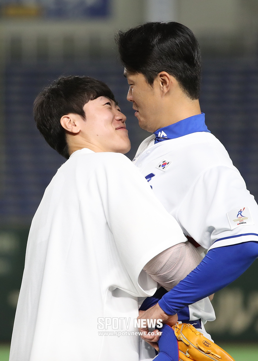 [포토S] 박진형, '필준이 형 제 마음 알죠?'