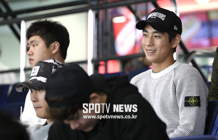 [포토S] 심재민-이정후, '휴식일에도 도쿄돔 찾았어요'