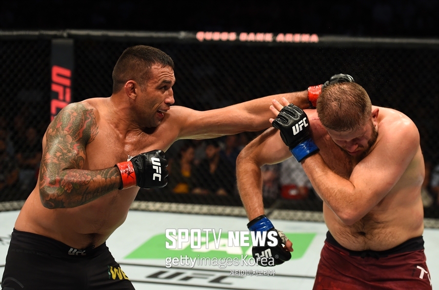 [오늘의 UFC] 베우둠, 티부라에게 판정승…클래스 달랐다