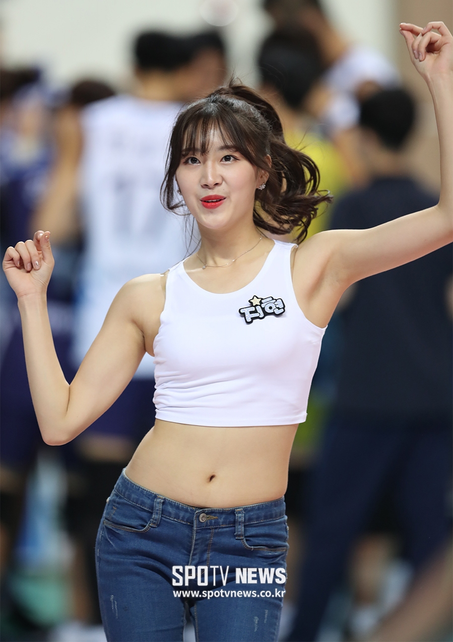 [포토S] 치어리더 안지현, 섹시한 복근 노출