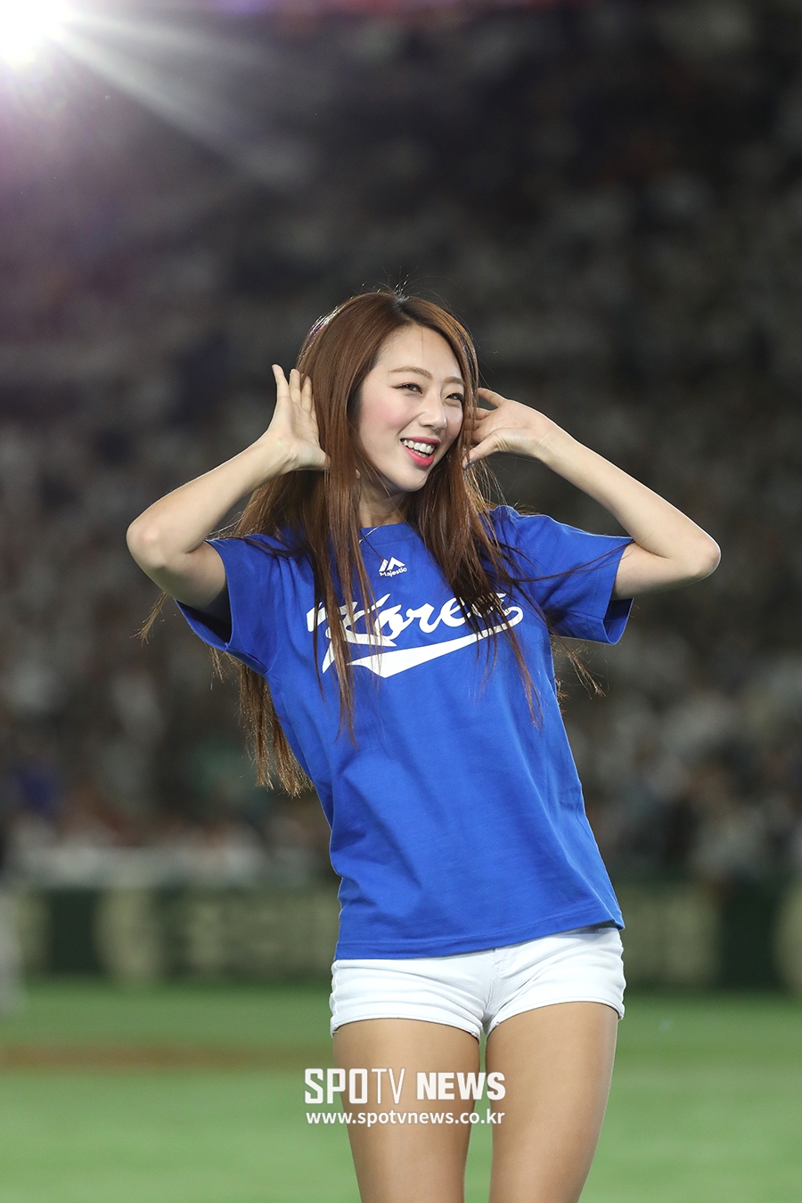 [포토S] 치어리더 이미래, 야구장 조명에 빛나는 미모!