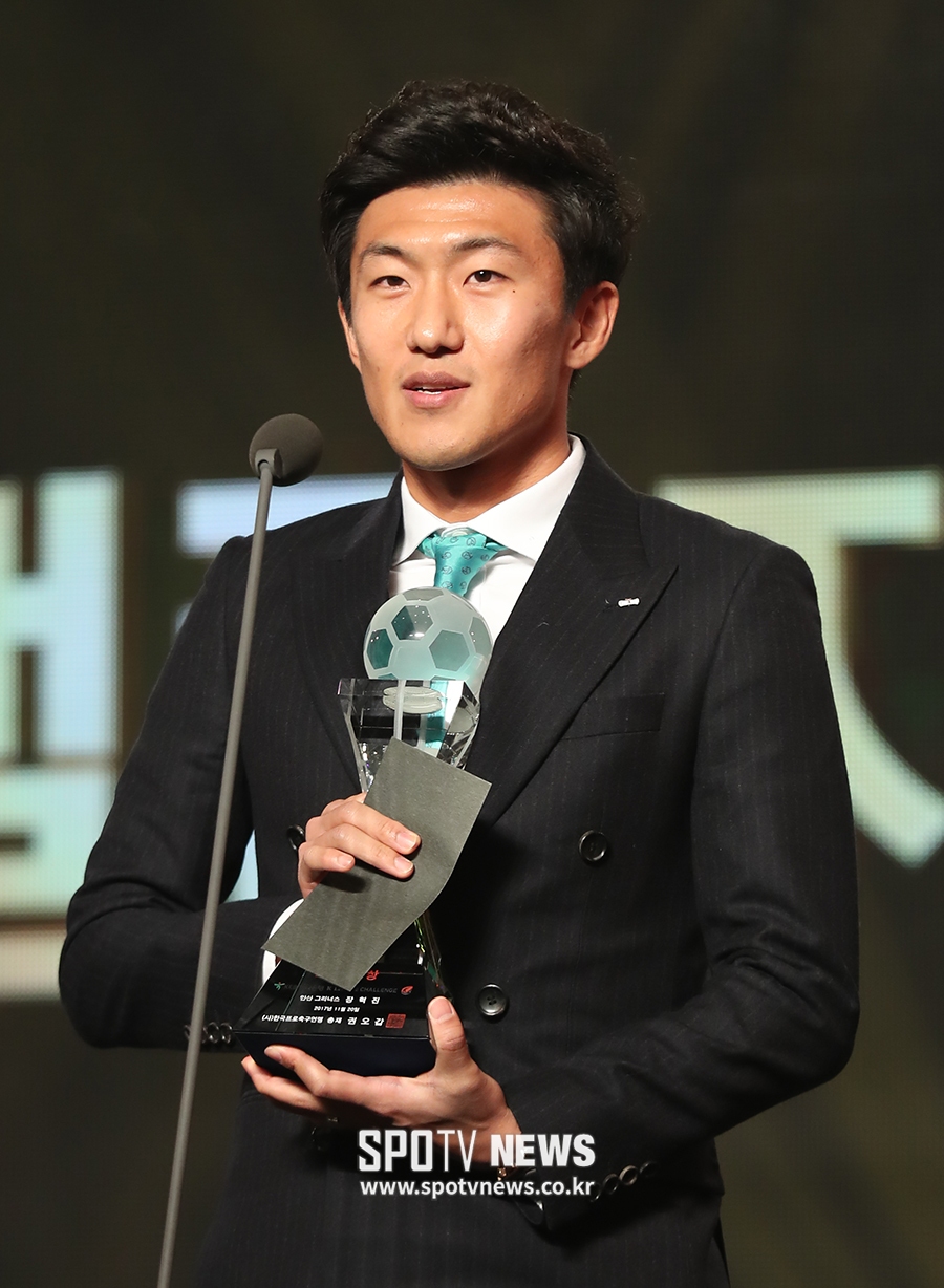[포토S] 챌린지 최다 도움상 수상한 안산 장혁진