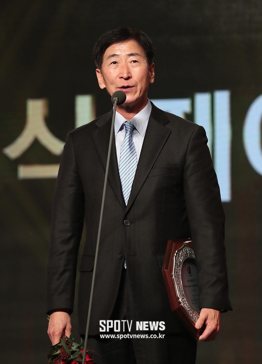 [포토S] 페어플레이상 수상 소감 말하는 장기주 사장