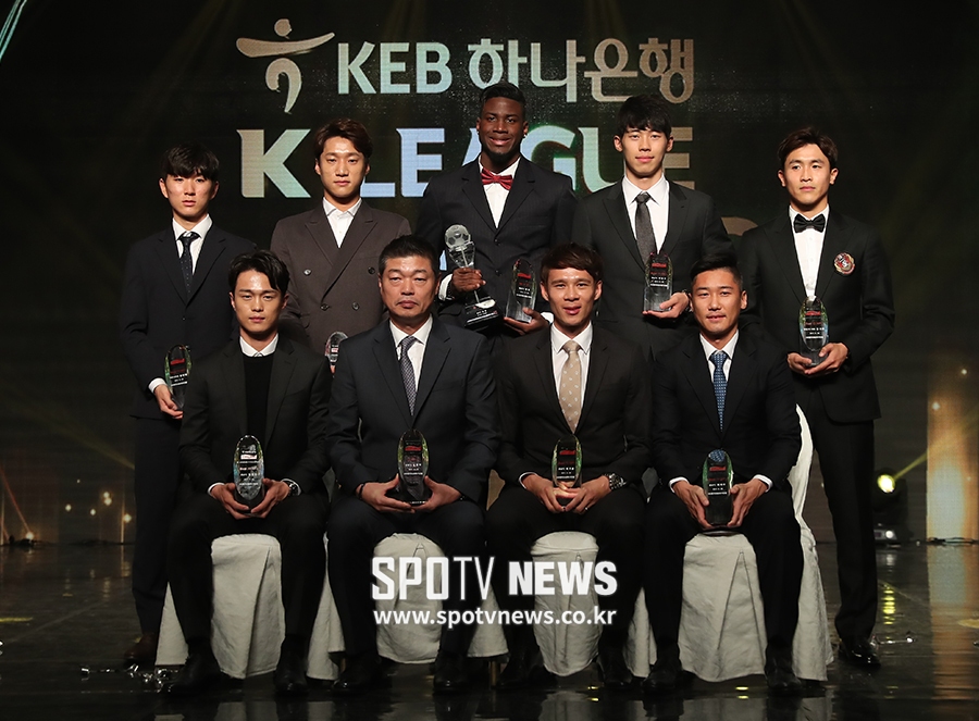 [포토S] 기념촬영하는 K리그 챌린지 베스트 11