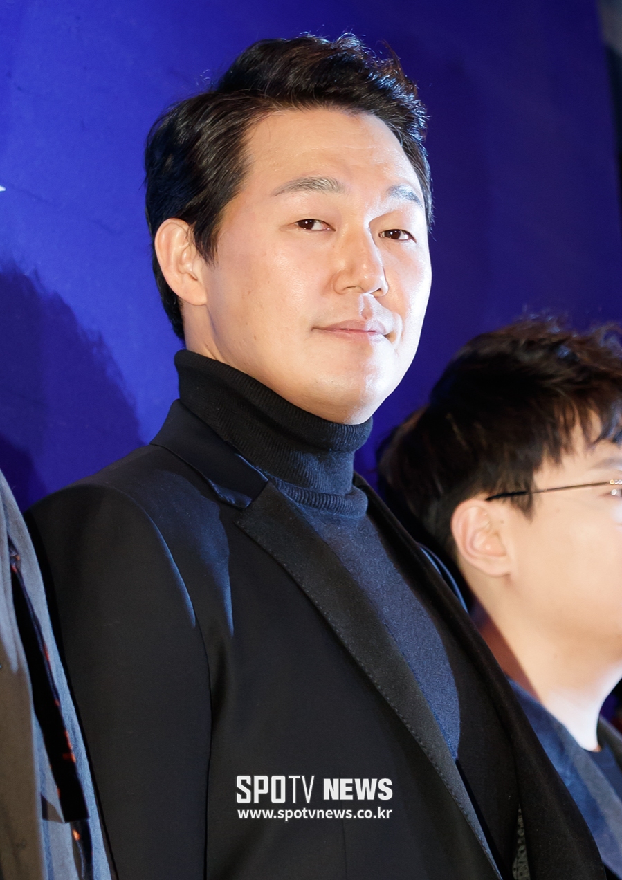 [포토S] 포즈 취하고 있는 배우 박성웅