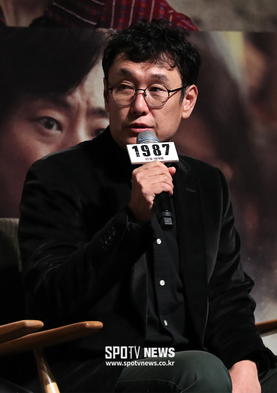 [포토S] 인터뷰 하는 장준환 감독
