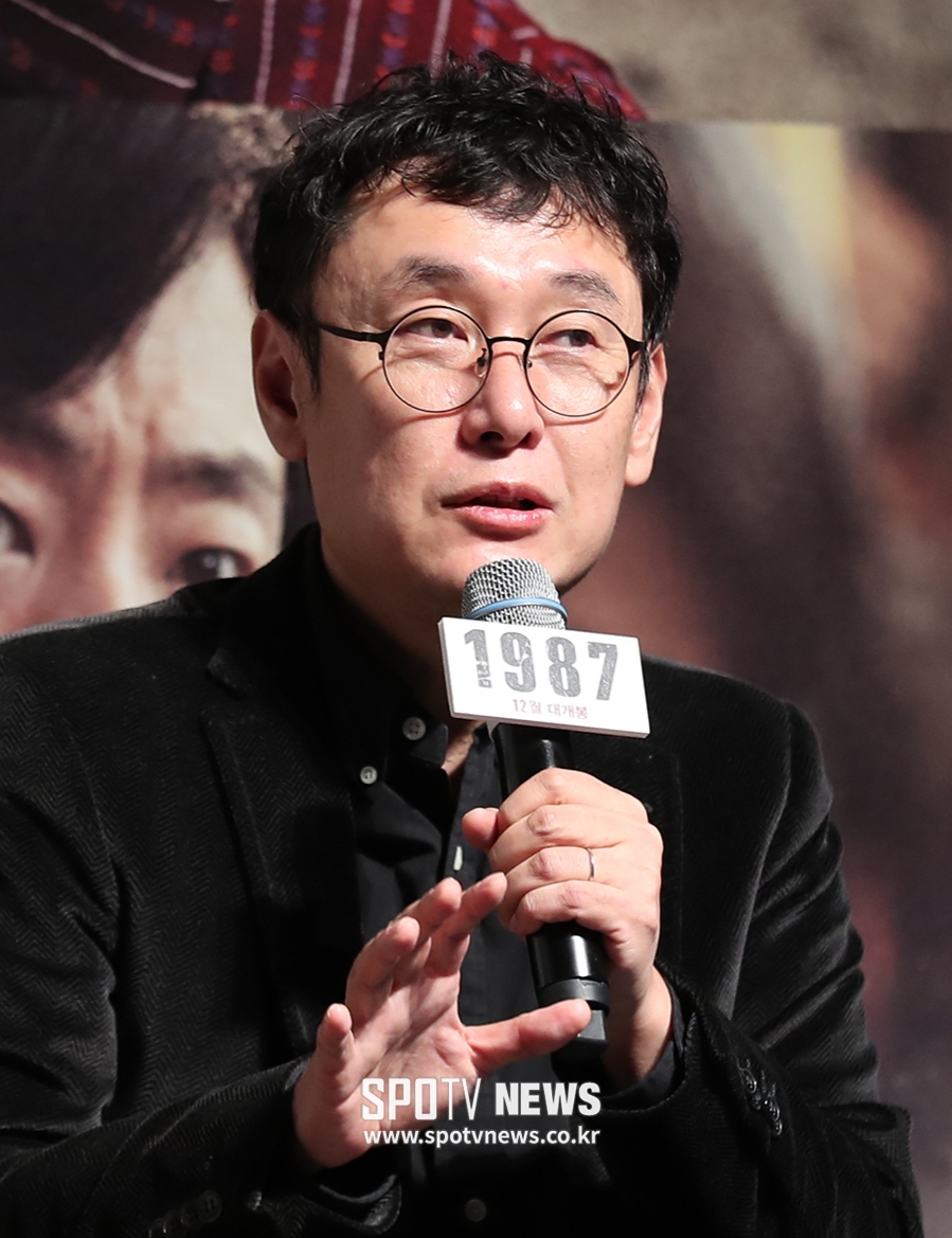 [포토S] 장준환 감독, 진지한 인터뷰