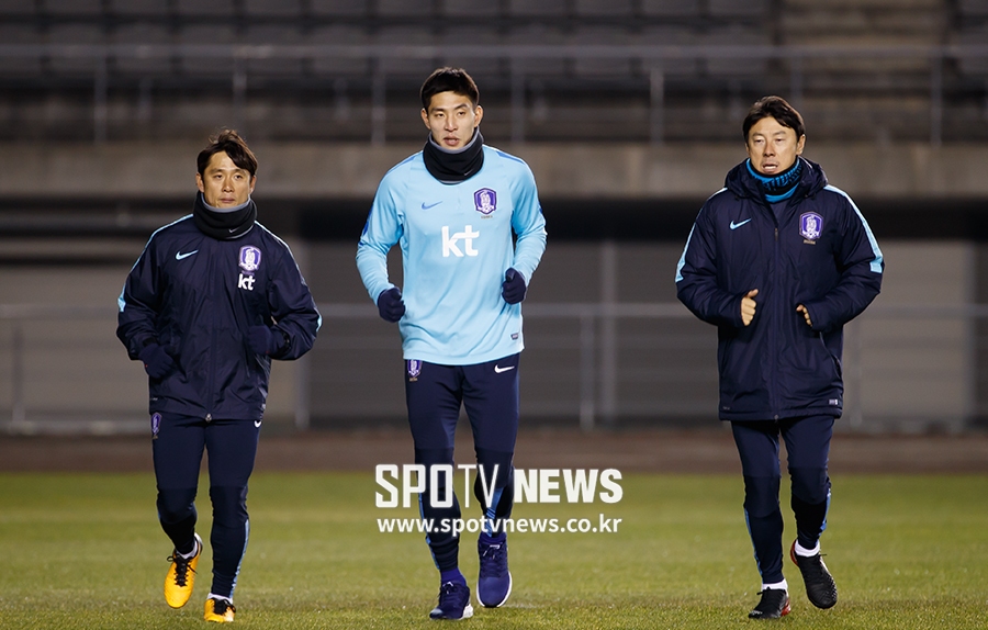 [포토S] 신태용 감독과 회복훈련 하는 윤영선