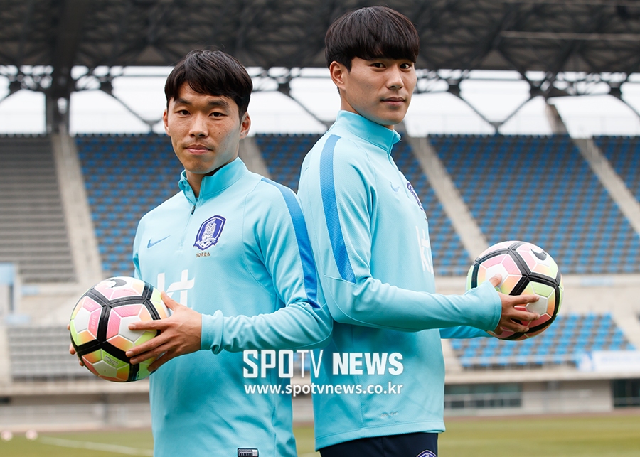 [포토S] 함께 포즈 취하고 있는 김성준-진성욱