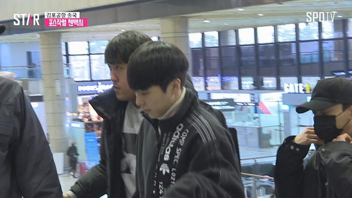 [영상] EXO-CBX(첸백시) 등장! 선배 포스 풍기며 출국