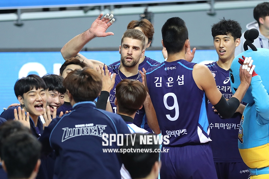 [포토S] 우리카드, 승리의 하이파이브