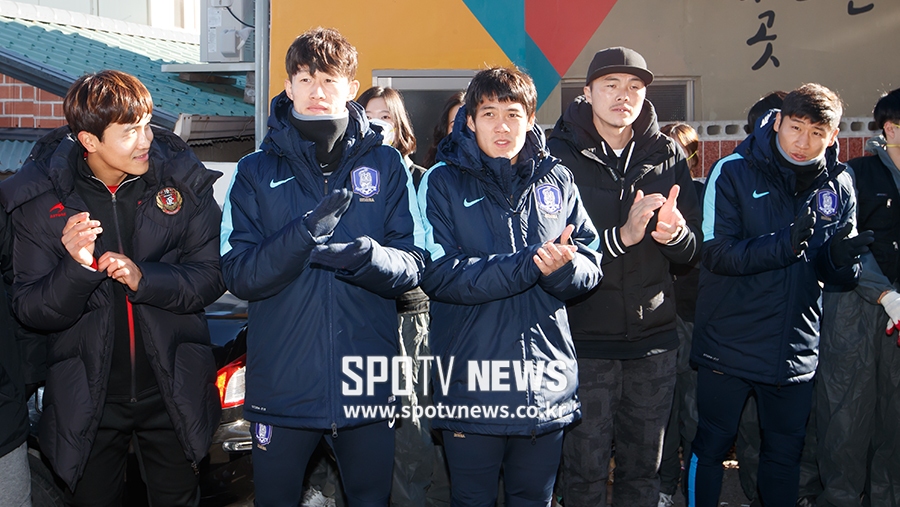 [포토S] '동아시안컵 훈련도 제쳐두고 봉사활동 왔어요'