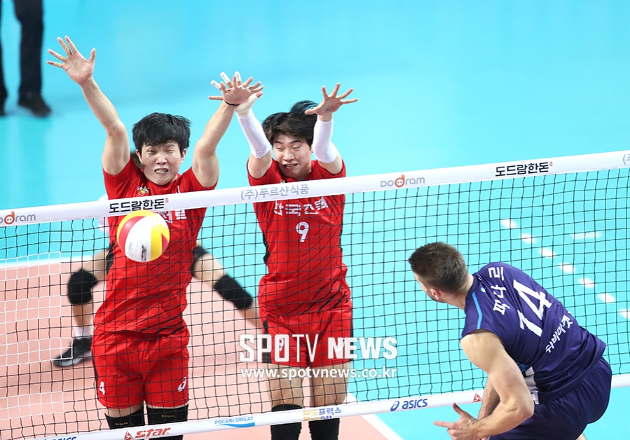 [포토S] 파다르 막아내는 한국전력 안우재-김인혁