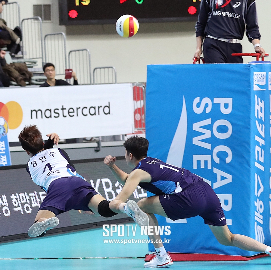 [포토S] 정민수, 듀스 접전에서 소름 돋는 디그!