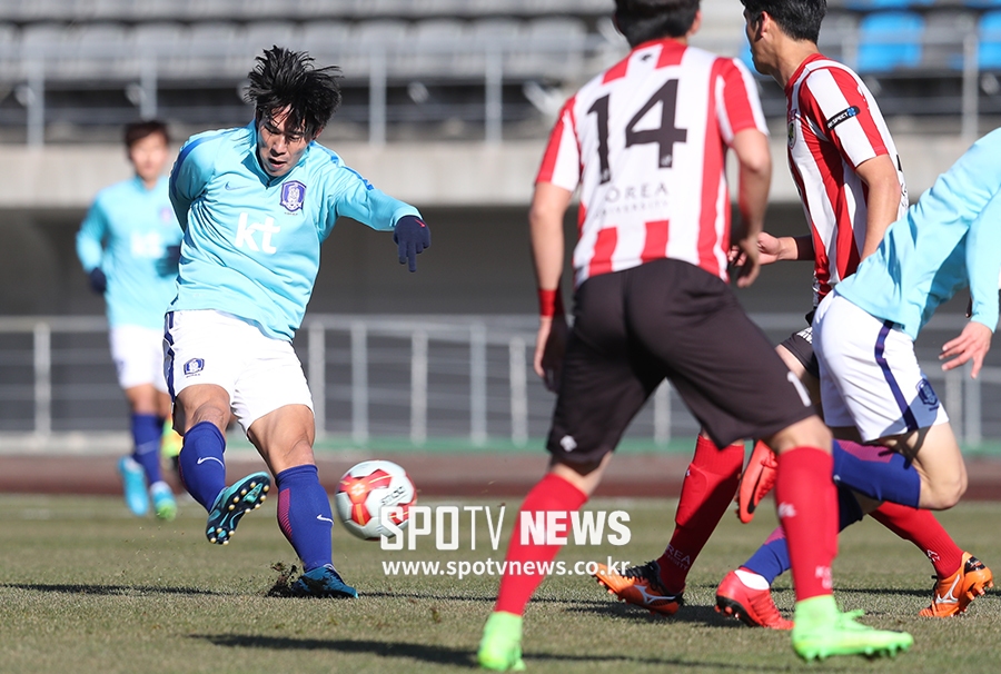[포토S] 강력한 슈팅 시도하는 진성욱