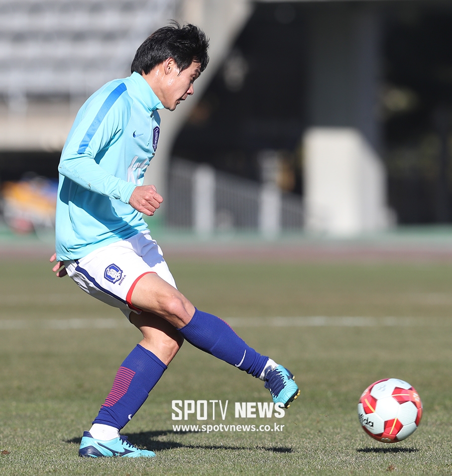 [포토S] 패스 시도하는 최철순