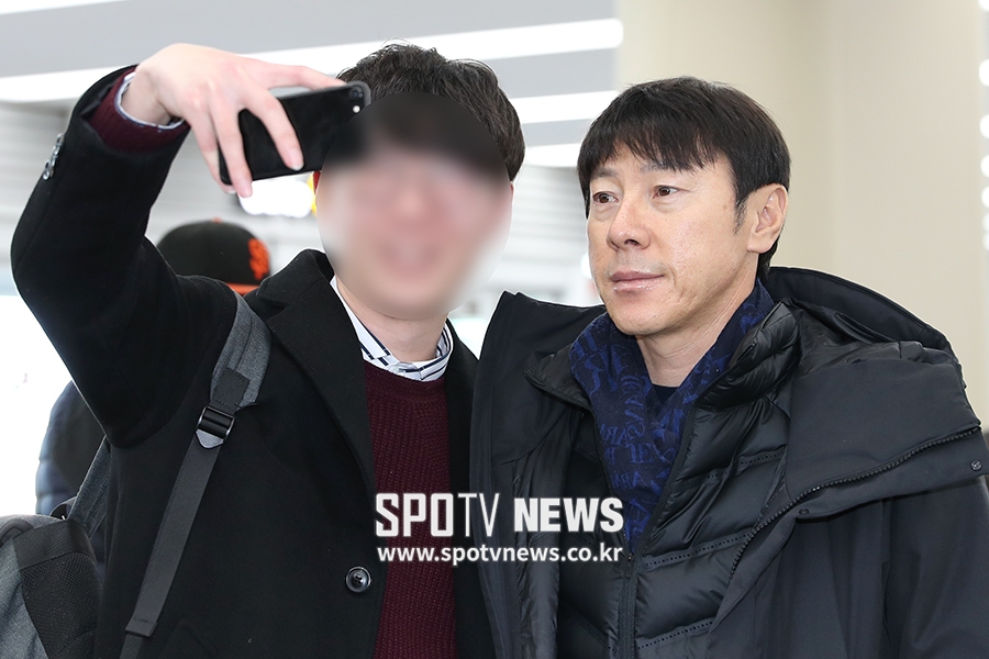 [포토S] 신태용 감독, 부산에서도 인기 만점
