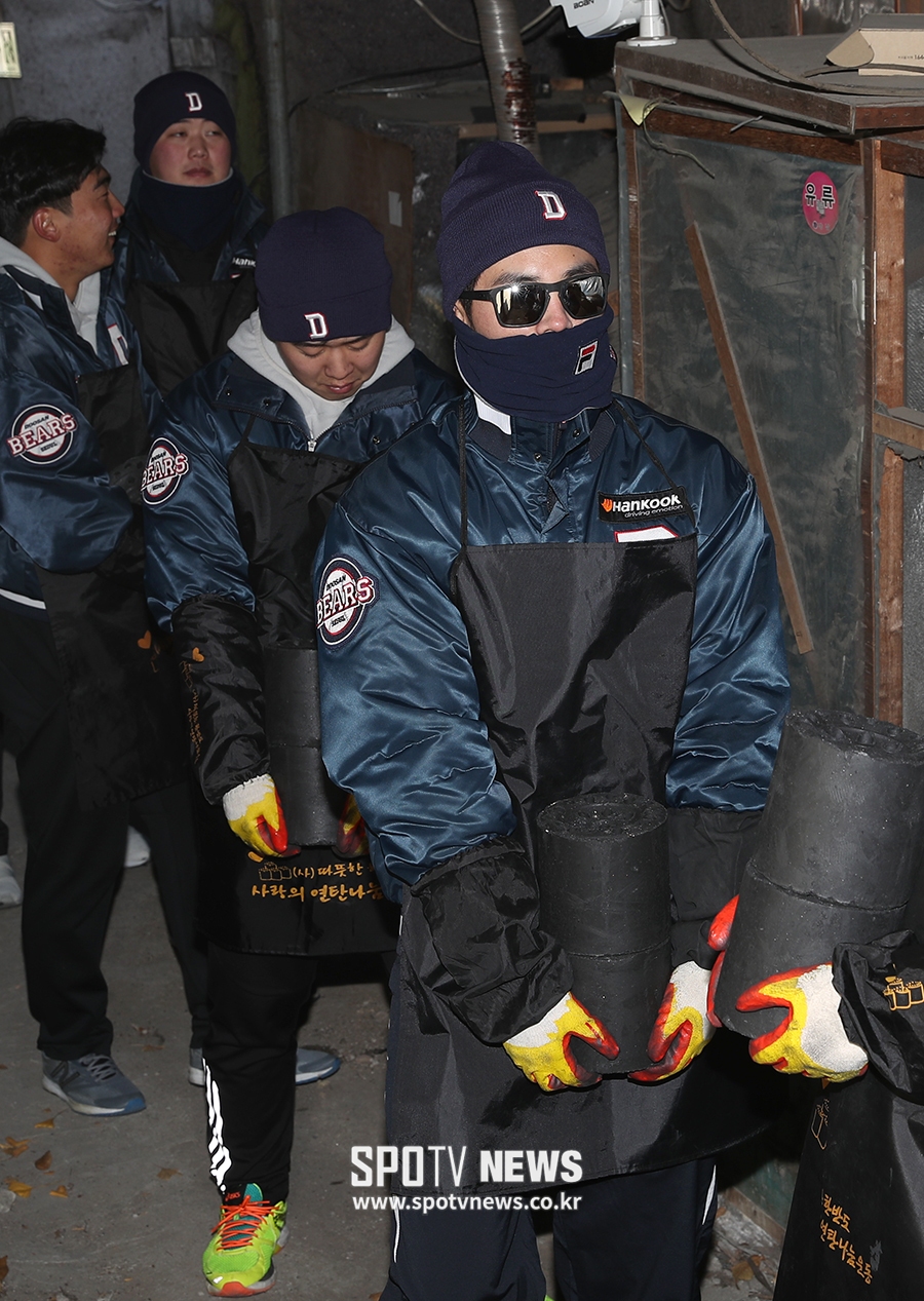 [포토S] 오재원, 카리스마 연탄 배달꾼