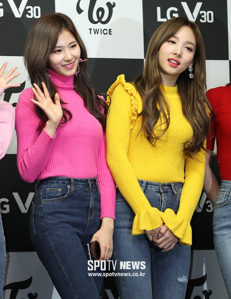 [포토S] 사나-나연, '볼 때마다 예뻐져~'