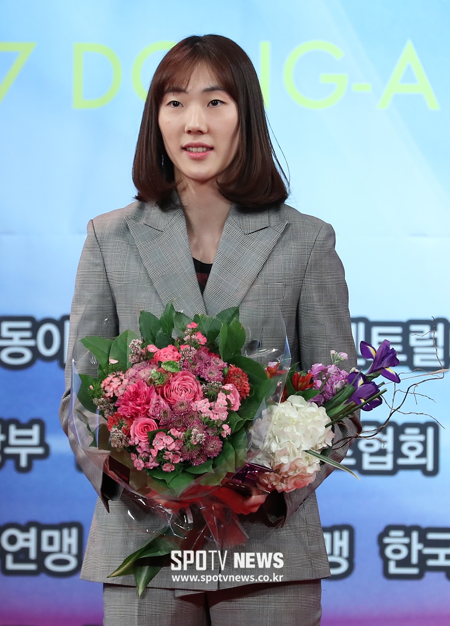 [포토S] 올해의 여자 농구선수상 수상한 박혜진