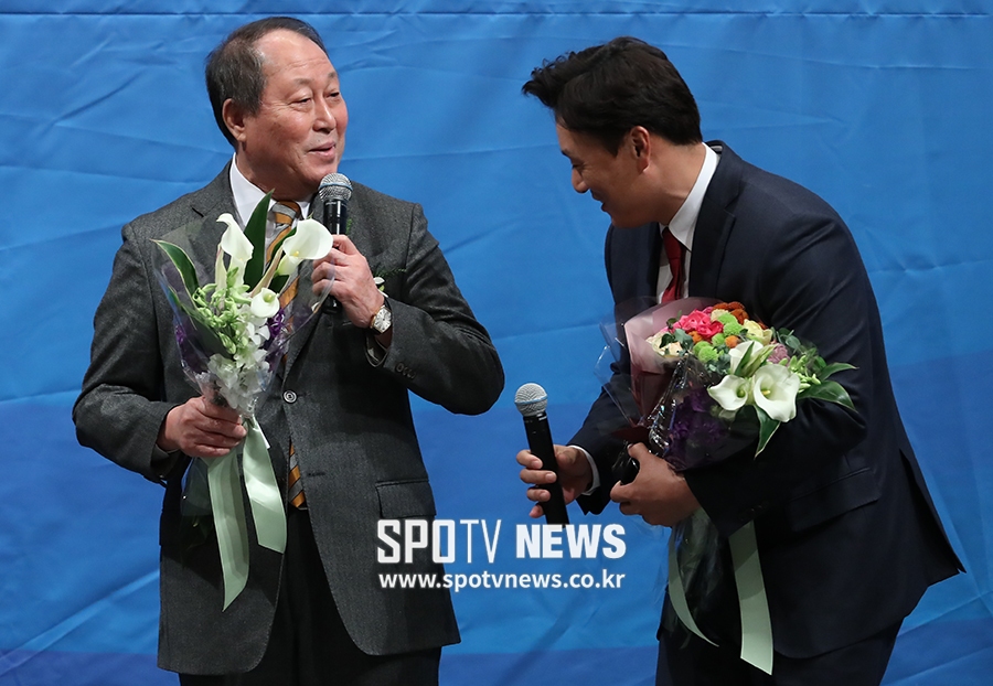 [포토S] 김인식 감독, '승엽아 나도 마이크 있어'