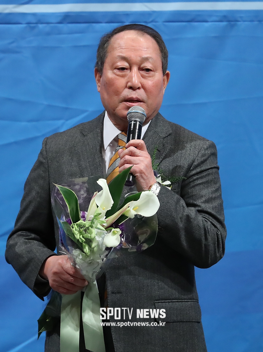 [포토S] 공로상 수상한 김인식 감독