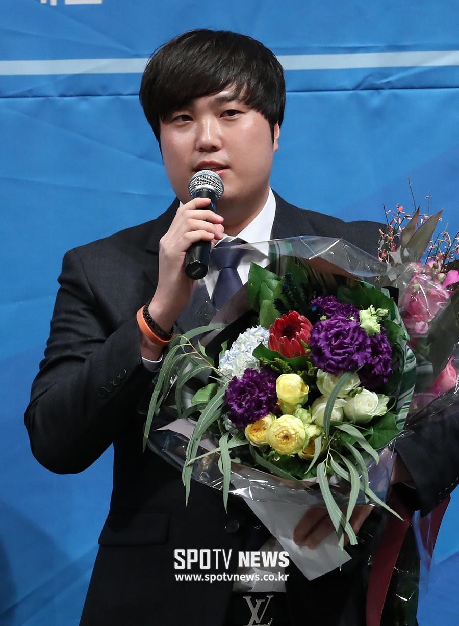 [포토S] 조정훈, '어렵게 복귀해 수상까지'