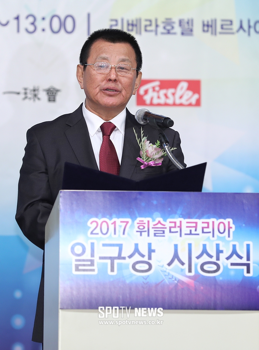 [포토S] 인사말 하는 윤동균 일구회 회장