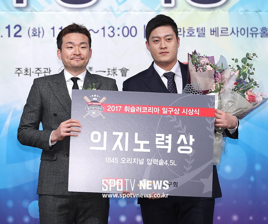 [포토S] 김강률, '의지노력상 수상했어요'