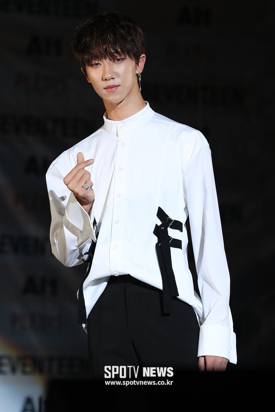 세븐틴 디에잇, 허리 부상으로 활동 중단 "치료에 전념"