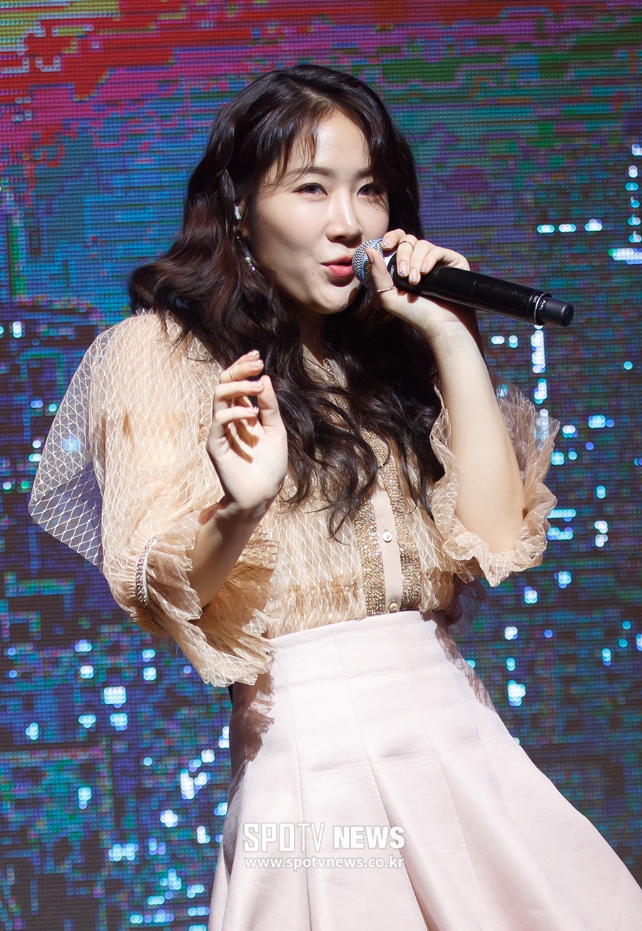 [영상] 소유(SOYOU)의 감정을 시각적으로 표현한 '기우는 밤'