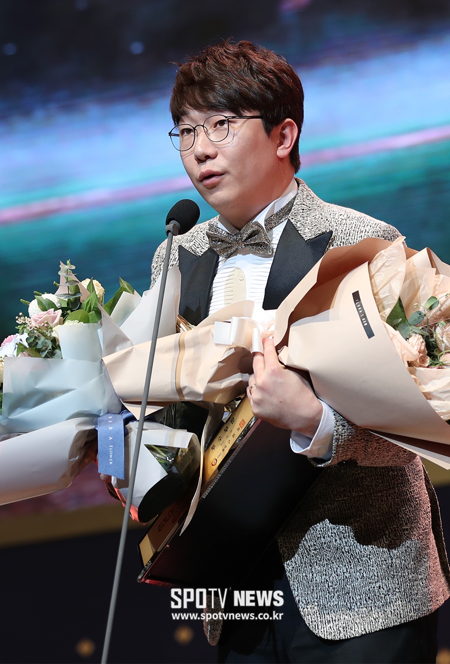 [포토S] 양현종, 생애 첫 GG 수상하며 전관왕 대업