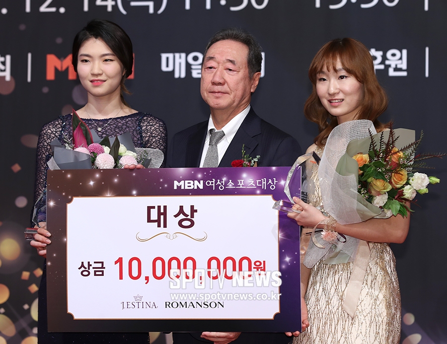 [포토S] 심석희-최민정, 2017 최고의 여성 스포츠인