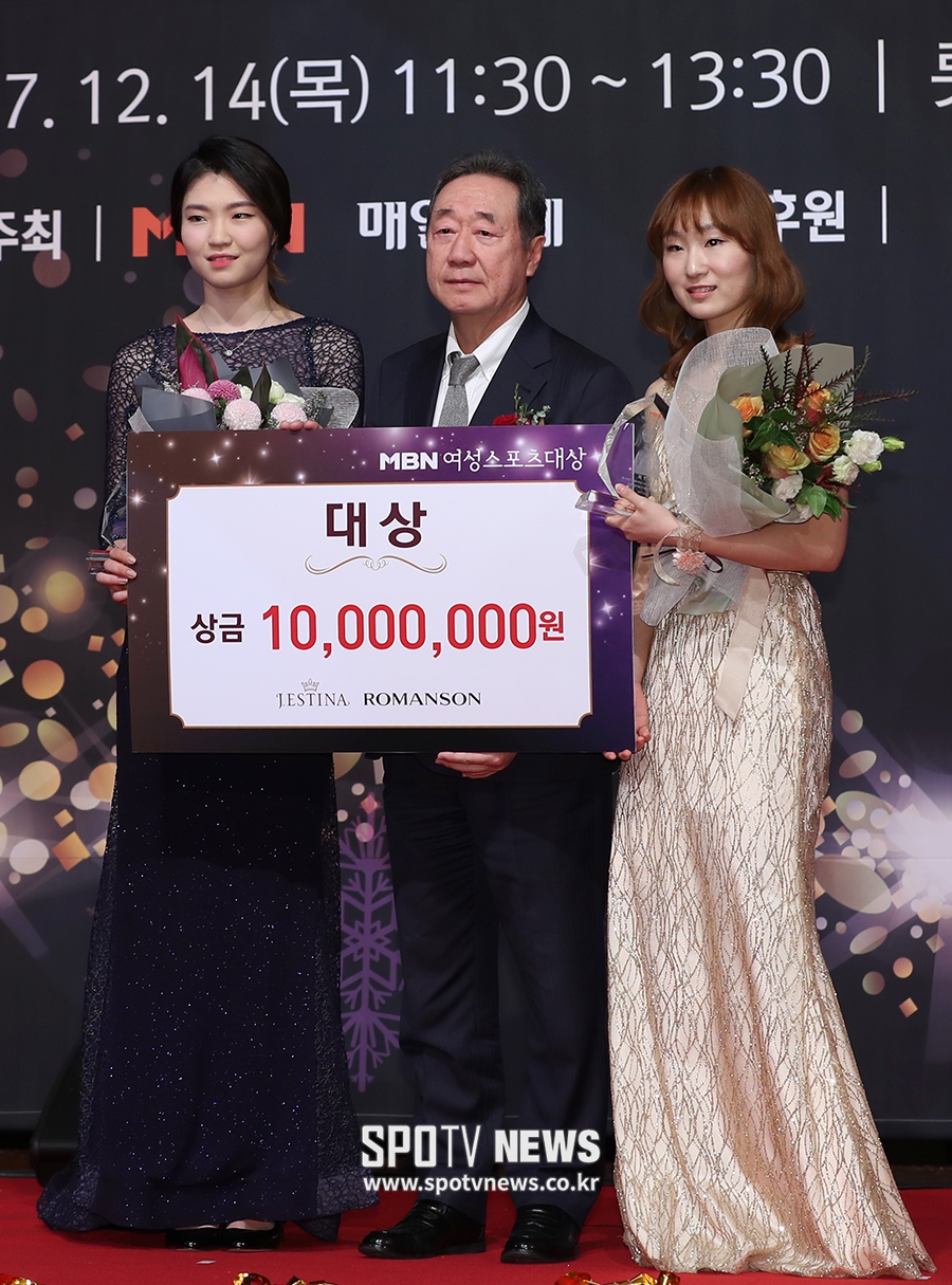 [포토S] 심석희-최민정, 올해 최고의 여성스포츠인