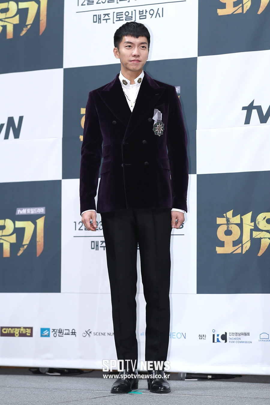 [포토S] 이승기, 벨벳 재킷으로 느낌 있게